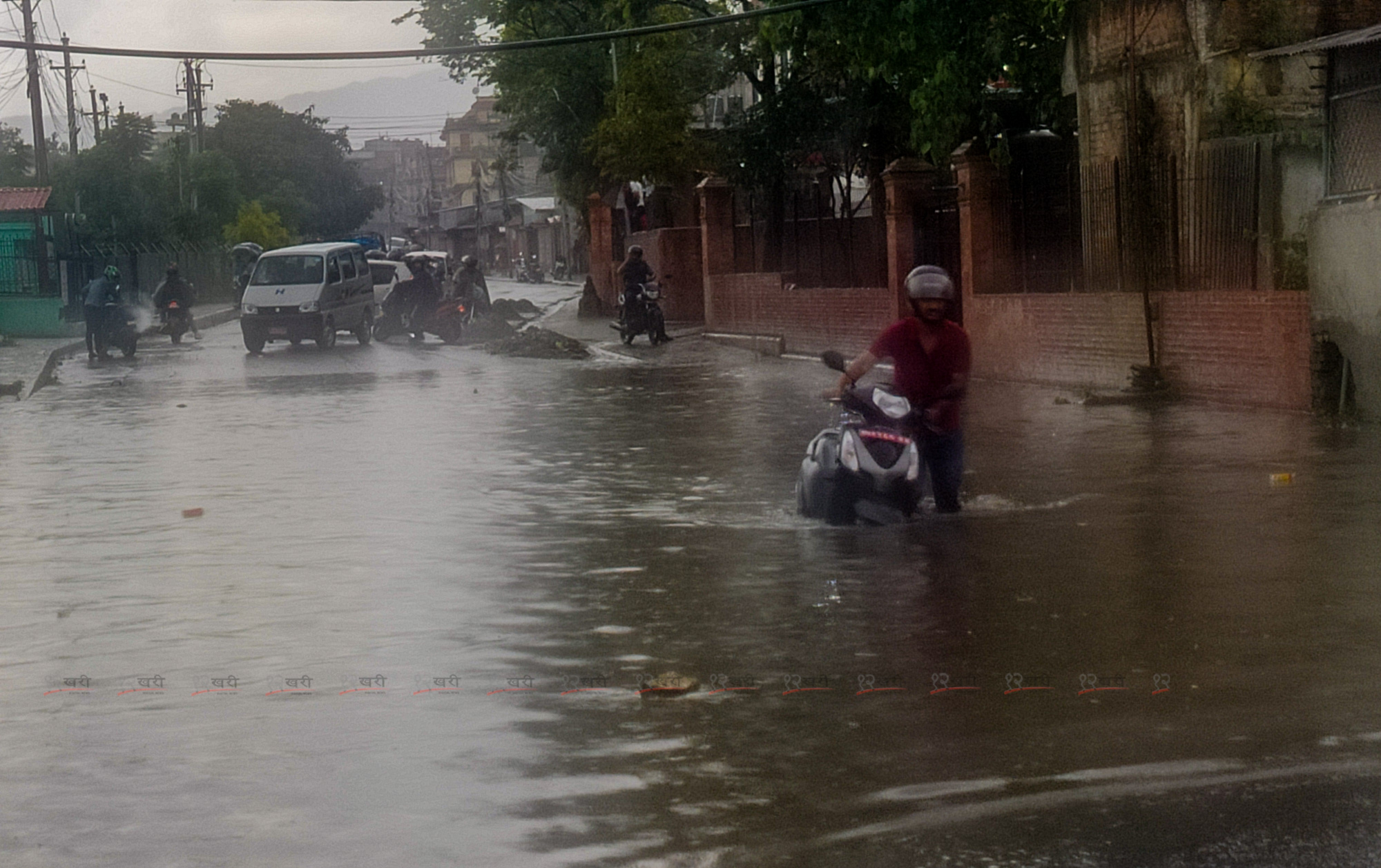 देशभरि भारी बर्षा, सतर्क रहन आग्रह